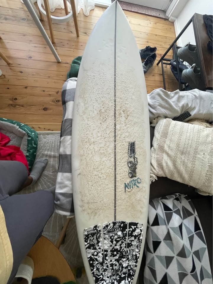 JS Nitro 5’11 – 34.4L – 4 Fins Included